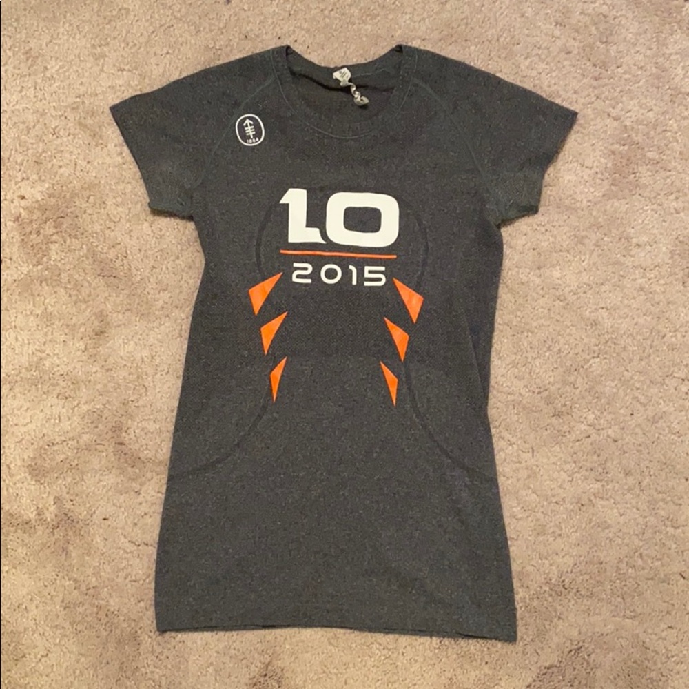 Lululemon Wall Street decathlon swiftly tech top